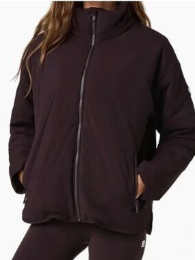 NWOT Vuori Canyon Performance Insulated Jacket Raisin Puffer Coat M